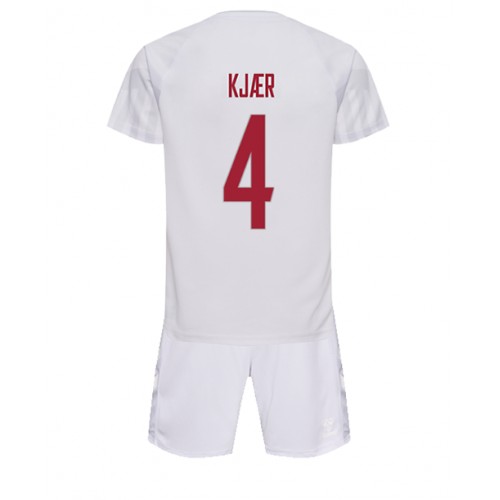 Otroški Nogometni dresi Danska Simon Kjaer #4 Gostujoči SP 2022 Kratek Rokav (+ Kratke hlače)